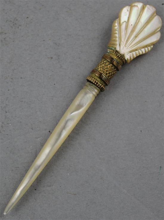 A Victorian tortoiseshell and mother of pearl inlaid etui, 3.5in.